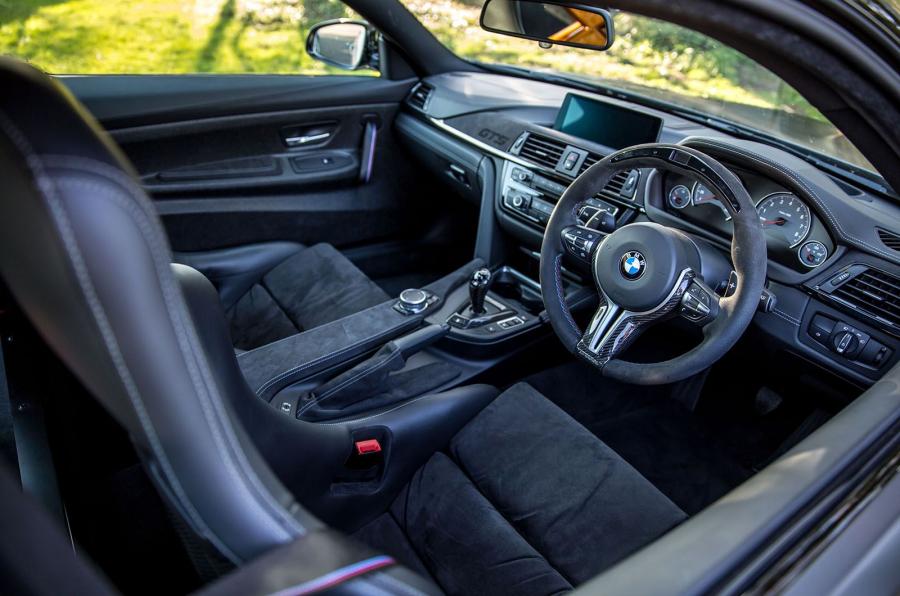  BMW M4 GTS 2016 года  (UK) (фото 10 из 23)